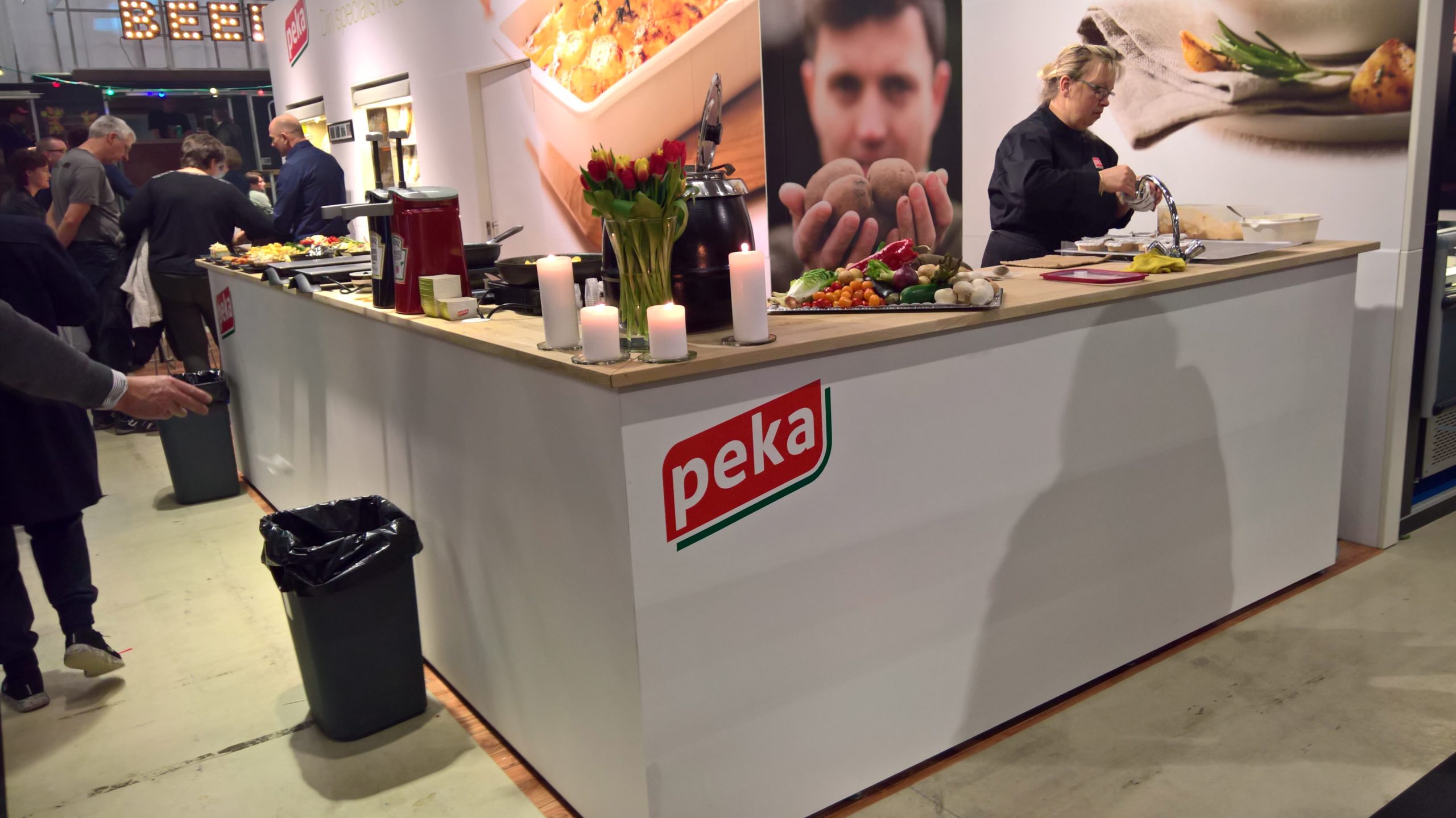 Standesign stand for Peka